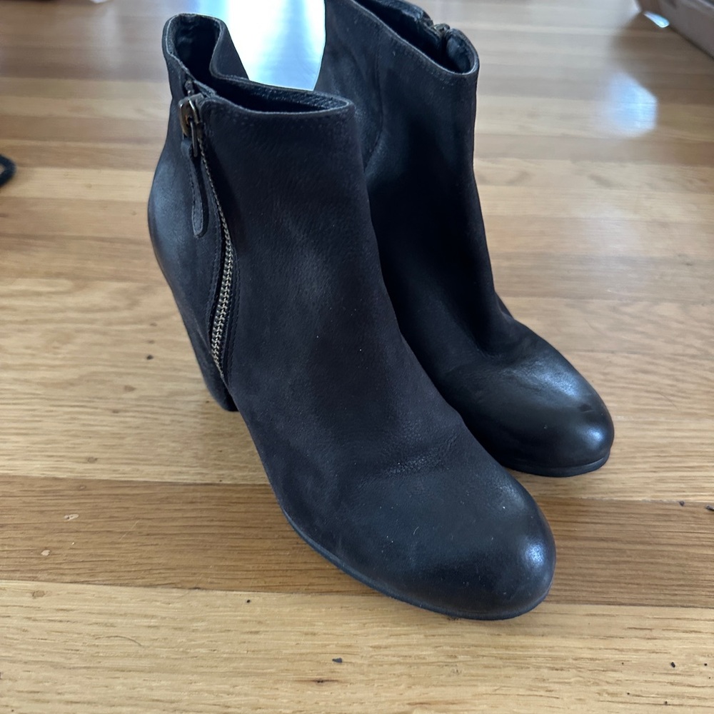 BP BLACK LEATHER ANKLE BOOTS SZ 6.5
